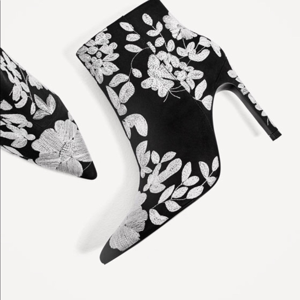 Brand new ! Never been worn! Zara booties